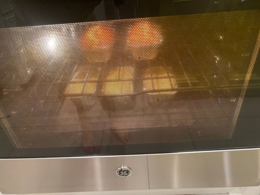 Banana bread in mini tins still  in oven. Will this work. I don’t know. 
