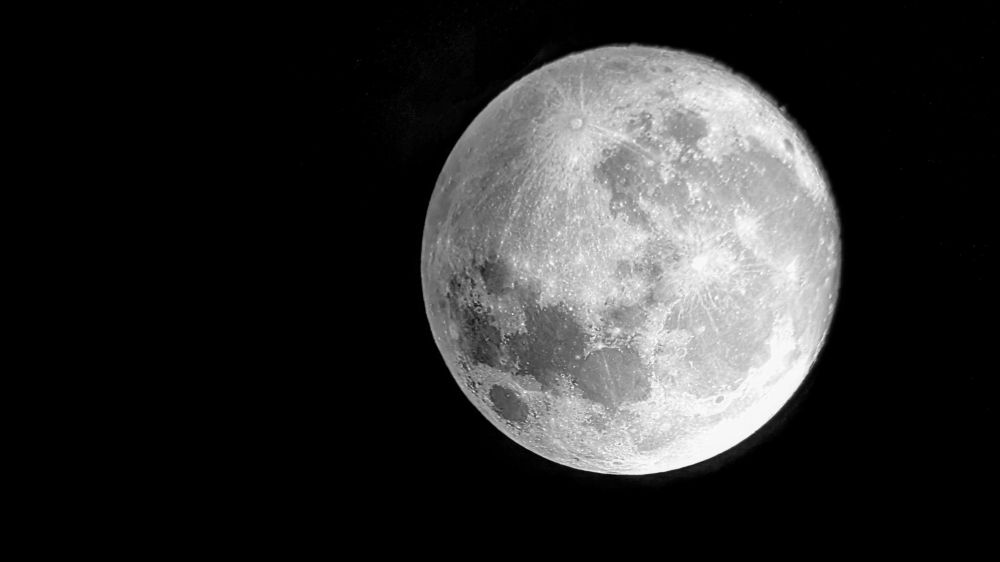 Detailed photo of the full moon.