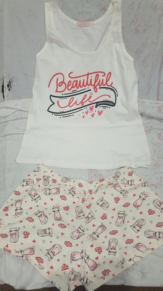 Conjunto 
Cor: Creme
Tam. P M G e GG
Super leves e confortáveis 

Direto da fábrica SEM USO!
(Chama dm se tiver interesse)