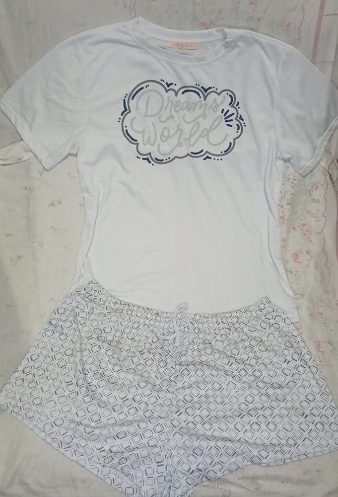Conjunto 
Cor: Branco
Tam. P M G
Super leve e confortável 
Direto da fábrica 
Sem uso!

(Chama dm se tiver interesse)