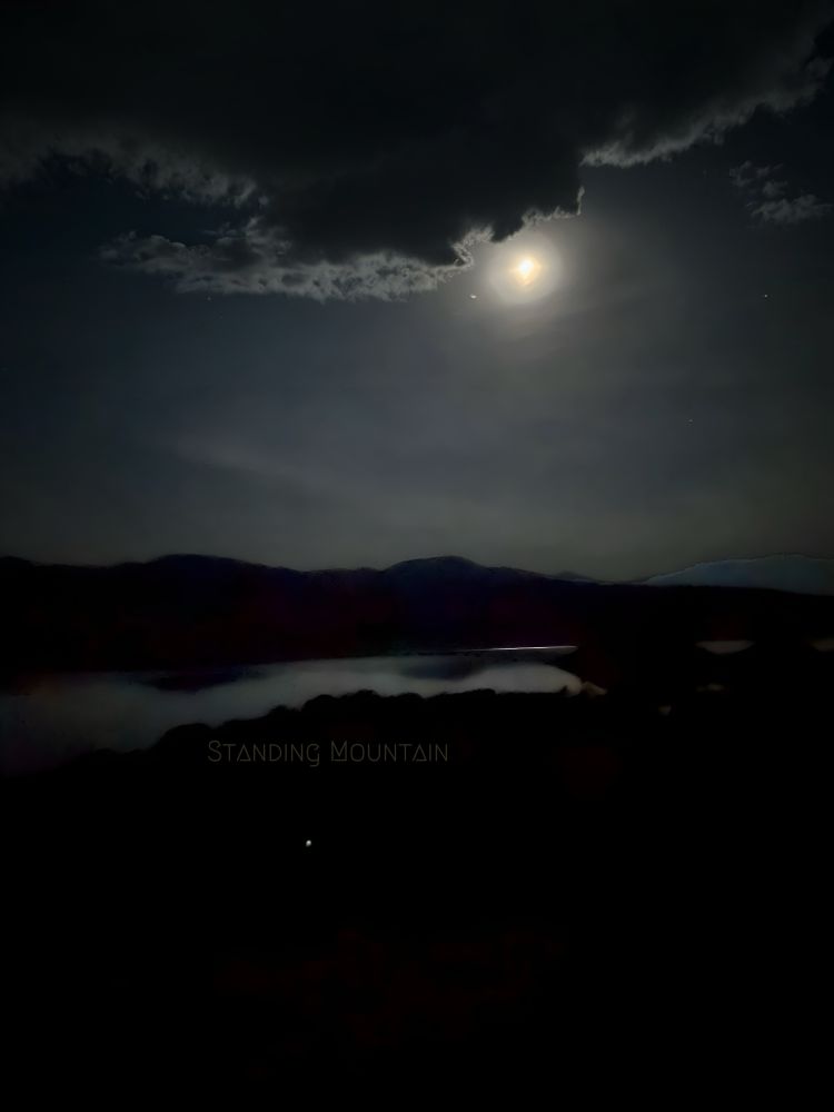 El Lago y la noche.