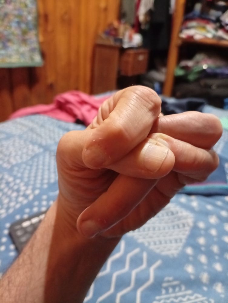 doigts très très croisés.