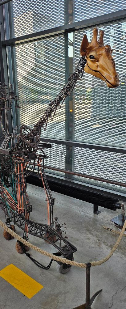 A giraffe head and its skeleton made of metal rods