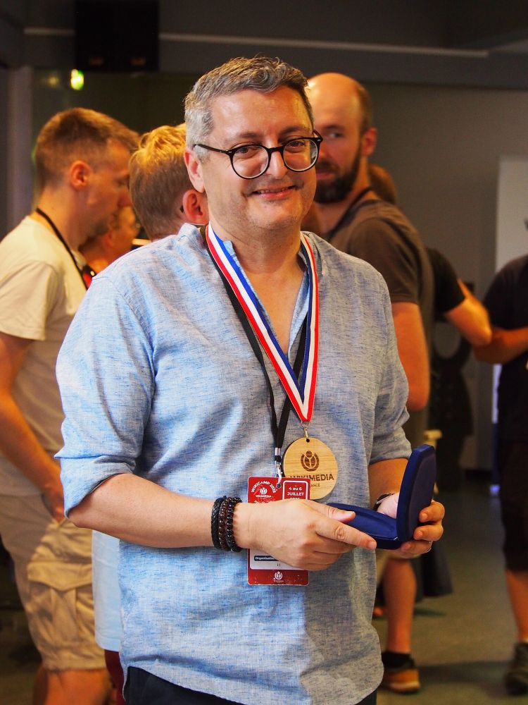 Habib Mhenni avec la médaille 