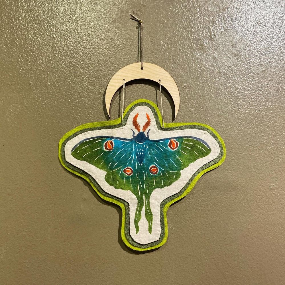 A small moth piece for @cvgbremerton underground show for August! I’ve been working on a lot of stuff but don’t have a ton I can show quite yet which kind of sucks! I realized I was doing a lot of client work but not a lot for myself, and ended up trying to figure out some wearables…pretty excited at how those are coming along.