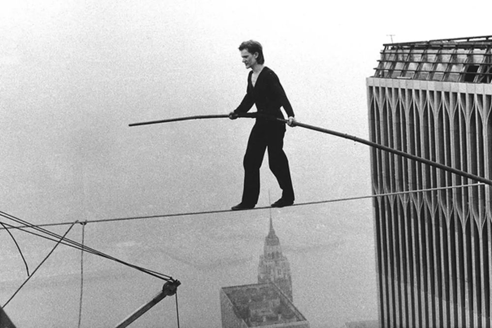  Philippe Petit crosses between the Twin Towers. AP Photo/Alan Welner 