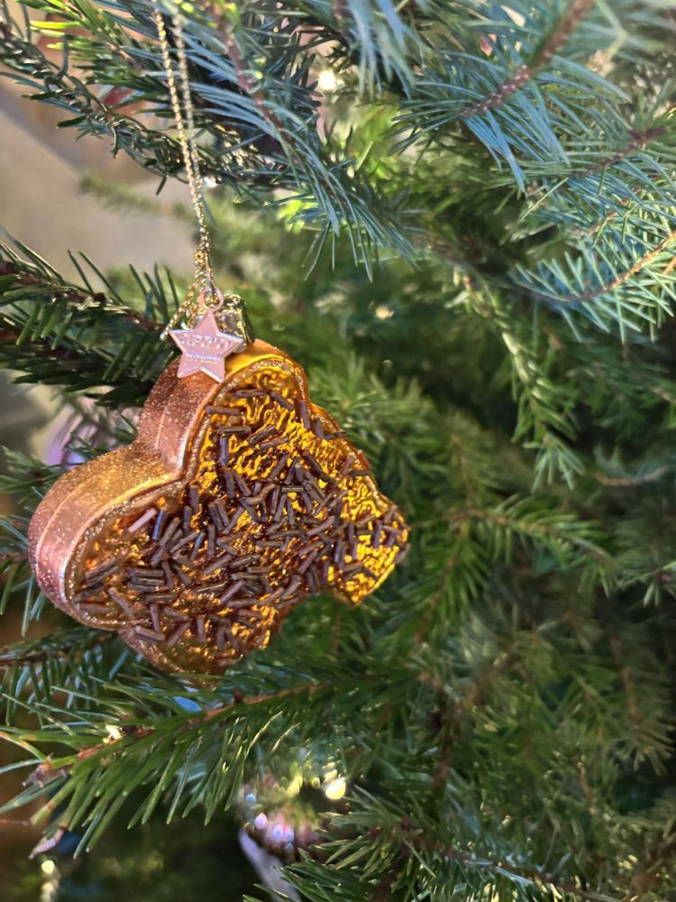 Christmas tree ornament being a slice of bread with chocolate sprinkles
