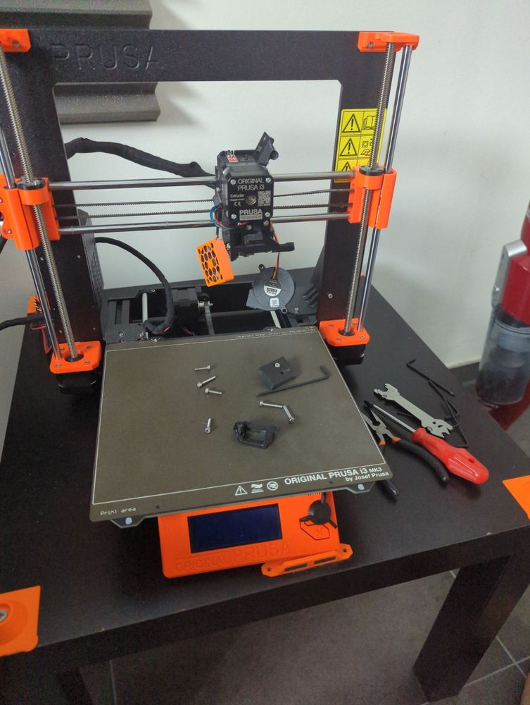 Ein Prusa 3D-Drucker Mk3S, auseinander genommen.