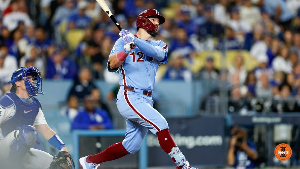A photo of Kyle Schwarber watching his home run.