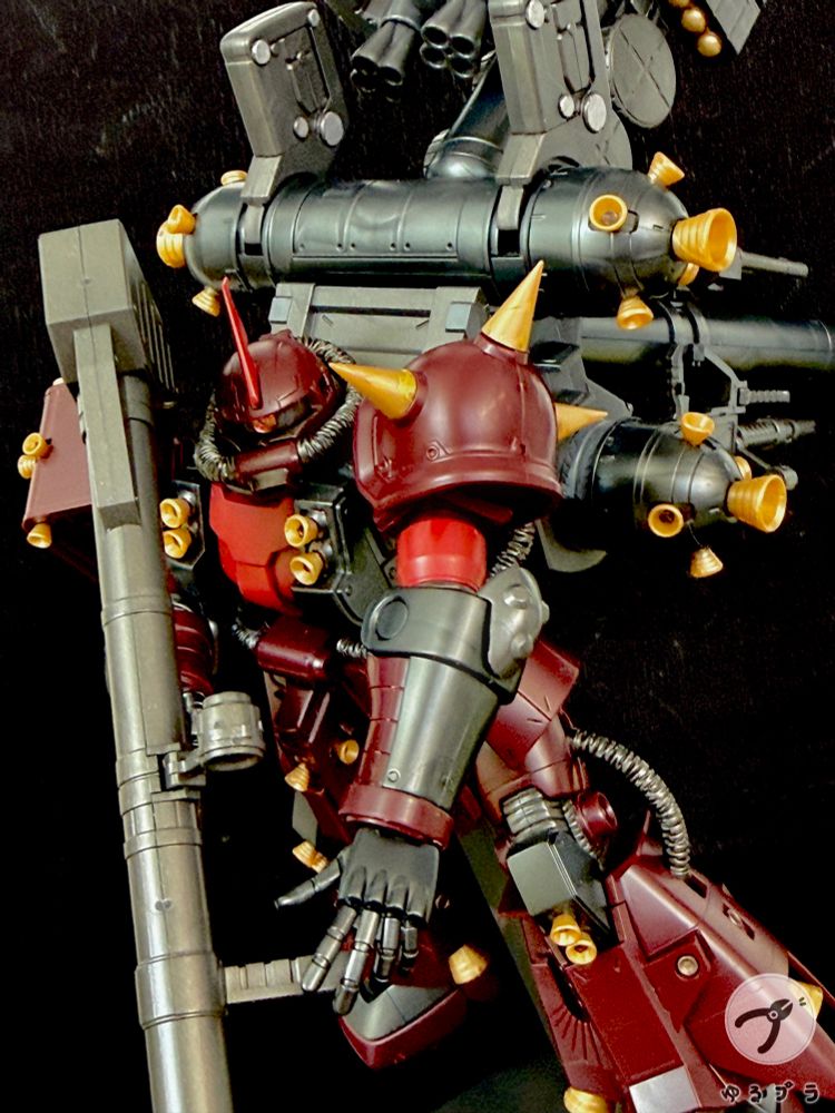 作ったプラモ　サイコザク
腿を上げるとフロントスカート横のバーニアに干渉して取れたり、何かしらポージングさせようとすると何かが取れるんです…
