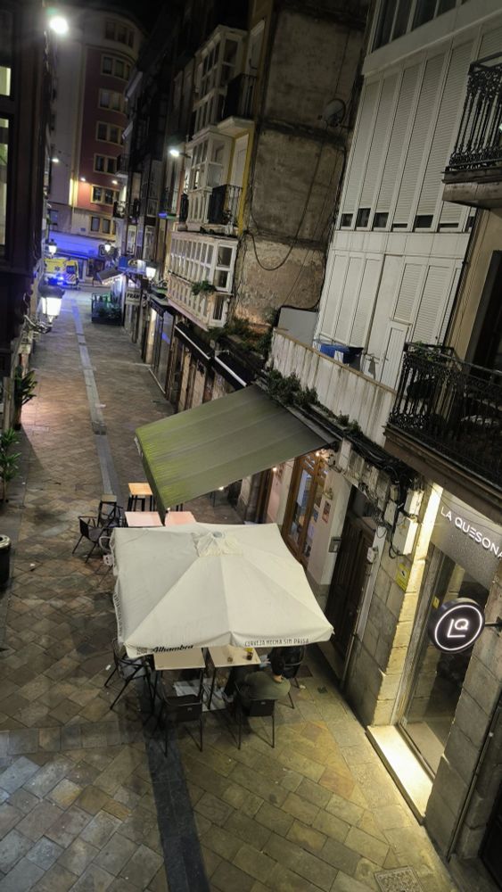 Terraza ocupando la calle Arrabal y excediendo los metros cuadrados permitidos