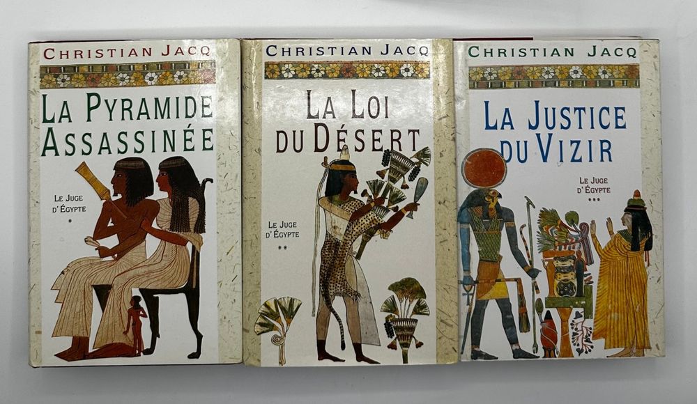 Les trois livres "La Pyramide Assassinée", "la loi du désert" et "la justice du vizir"