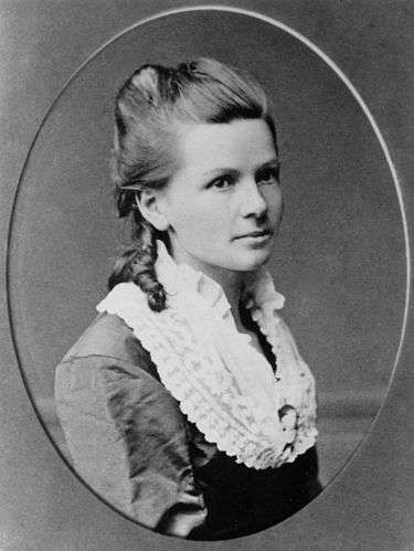 Bertha Benz c. 1870, hair in ringlets, lace fichu. B&W oval photo