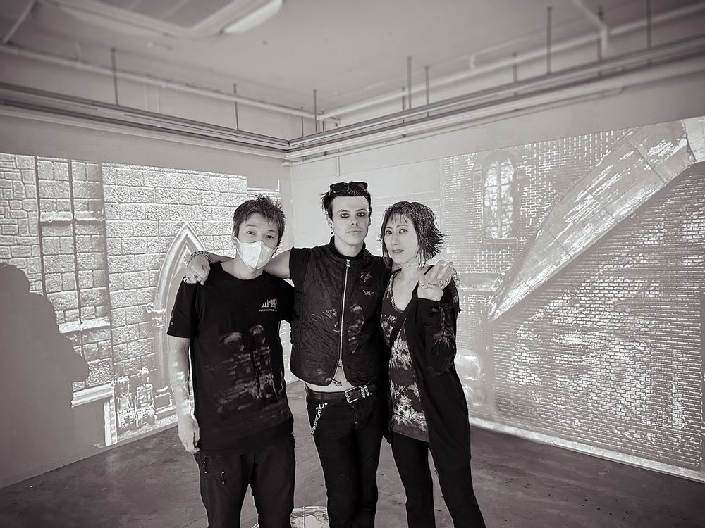 a  photo of MELT-BANANA with YUNGBLUD