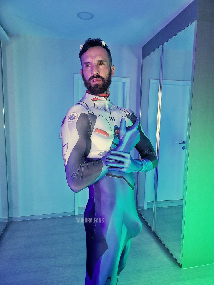 Stephen as Shinji but with a beard and excessive hog bulge