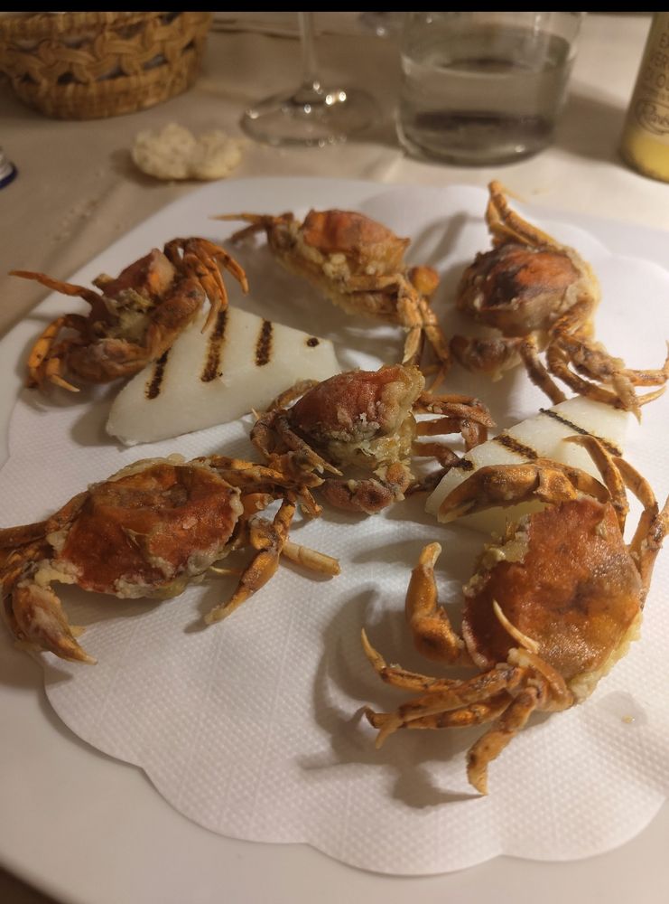 Deep fried soft shell mini crabs