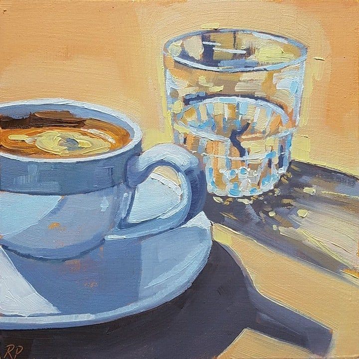 Ce tableau représente une tasse de café aux tons froids (bleu, gris-bleu, lavande) et un verre d'eau aux couleurs vives (bleu, ocre, blanc) posés côte à côte sur une surface aux tons chauds (orange, jaune ocre).