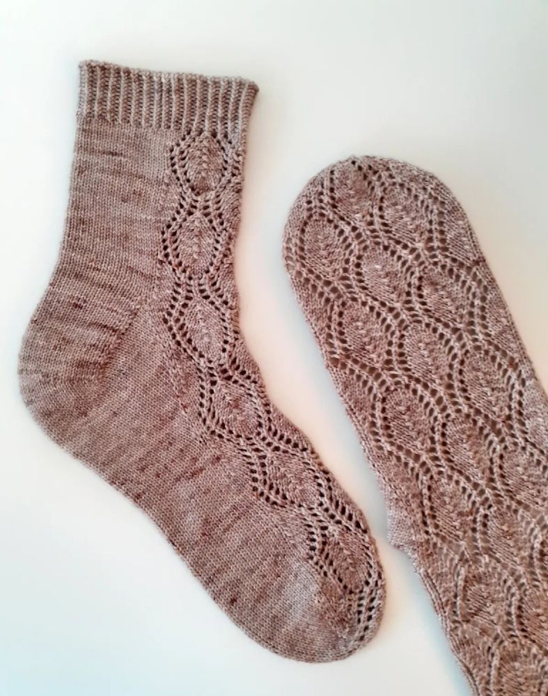 Knitted woolsocks with a beautiful lace pattern