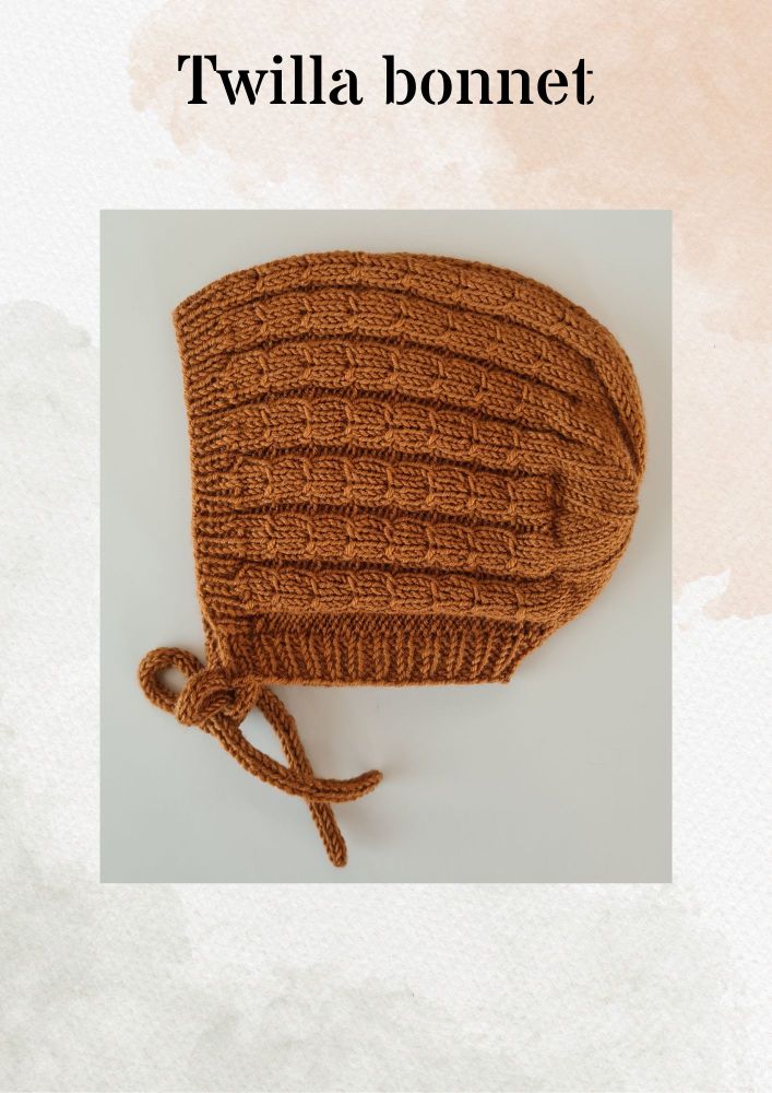 Knitted babybonnet with a simple, but beautiful cable pattern.