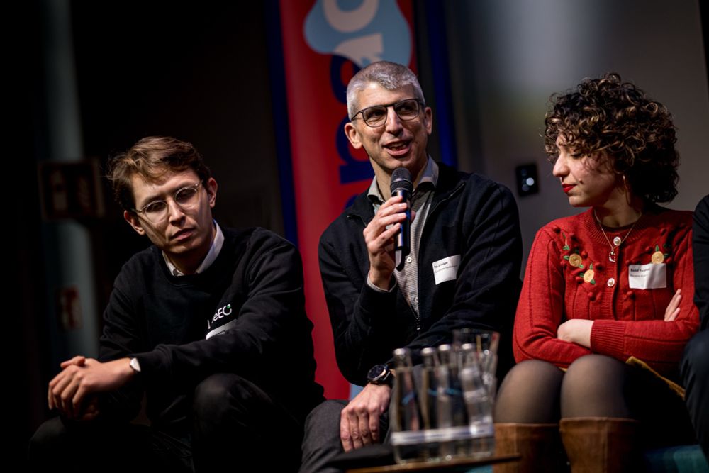 Wortbeitrag meinerseits (habe ich andere Gesichtsausdrücke, wenn ich englisch spreche?)