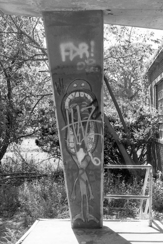 Black and white photo of a concrete column on a front porch with graffiti.

Taken at the abandoned Kings Park Psychiatric Center in Kings Park, NY.

Building 94, the campus laundry. Built in 1953.

https://en.wikipedia.org/wiki/Kings_Park_Psychiatric_Center
