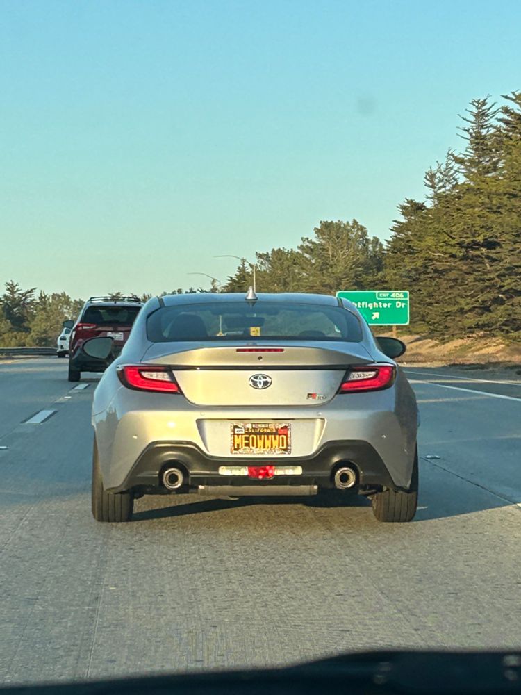 A GR86 with the plate Meowwwo