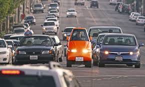 Tango lane splitting car