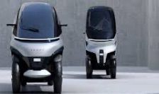 Komma leaning car