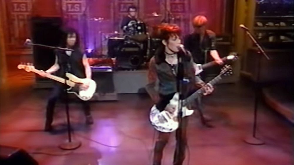 Joan Jett and the Blackhearts Perform an Electrifying Cover of the 'Mary Tyler Moore Show' Theme in 1996