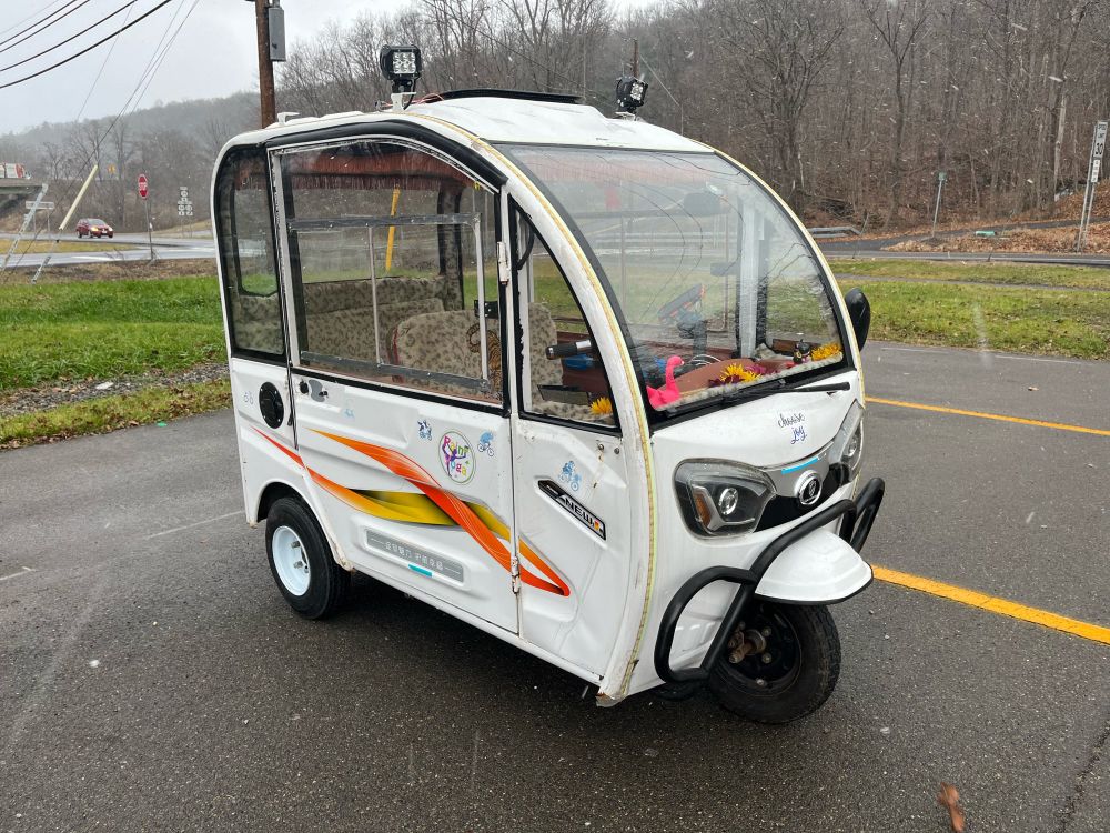Small three wheeled ev