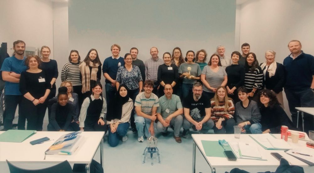 Group picture of all the students and mentors for the workshop.