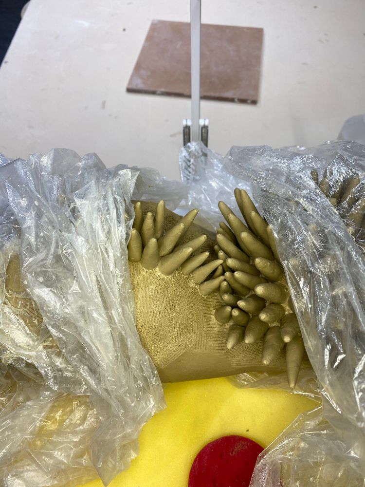 Spikes on the worm in the concave section where they cross-cross