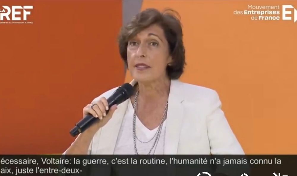 Durant la convention du MEDEF de nombreux journalistes ont oeuvré à la modération. Le MEDEF assuré qu'ils n'ont pas été payés. 