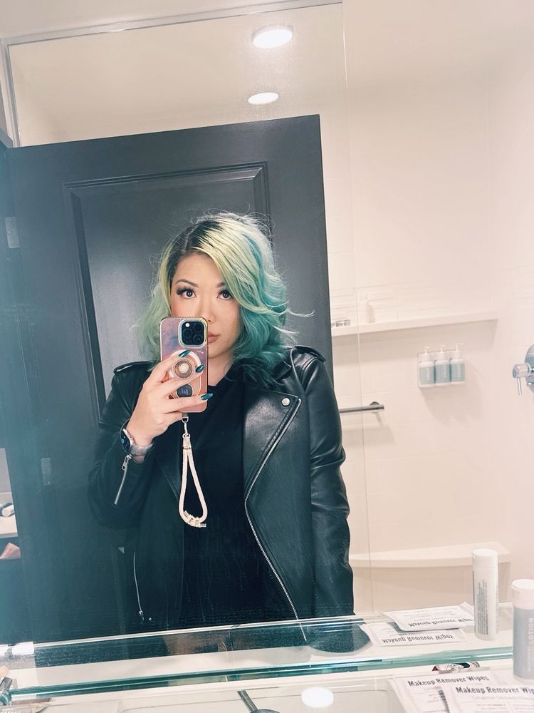 Photo of Kimberly standing in bathroom taking mirror photo in a black shirt and black leather jacket 

👻🖤
🧡🖤