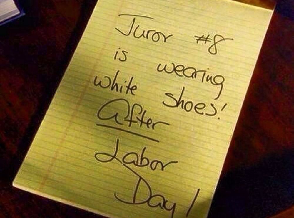 The note from Serial Mom which reads Juror #8 is wearing white shoes after Labor Day!