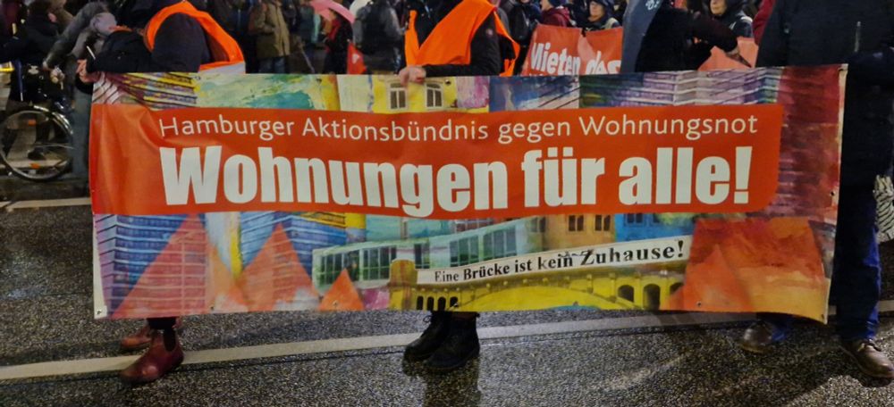 Transparent mit dem Text Hamburger Aktionsbündnis gegen Wohnungsnot - Wohnungen für alle! 