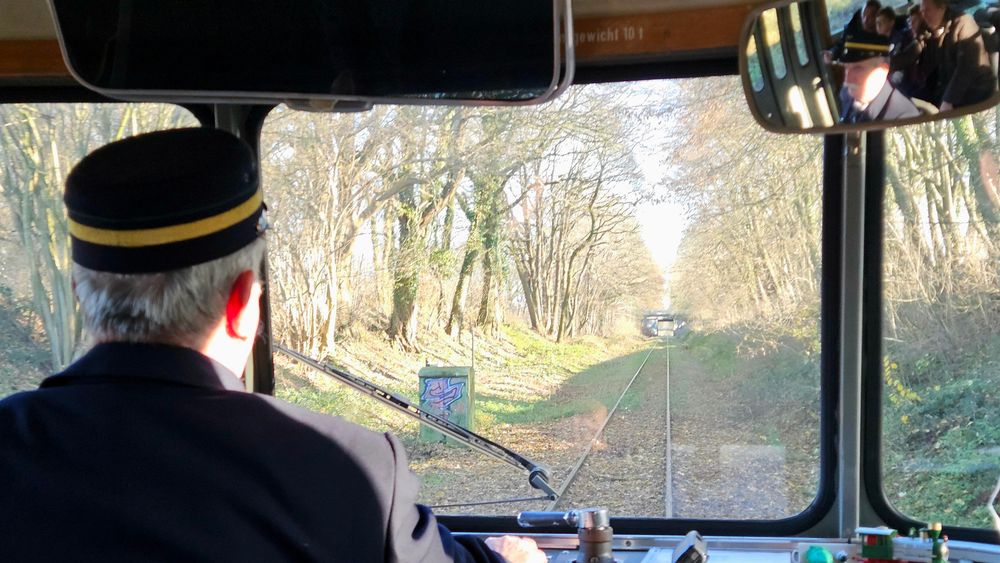 Blick über den Tf hinweg nach vorne heraus beim Überqueren der Grenze