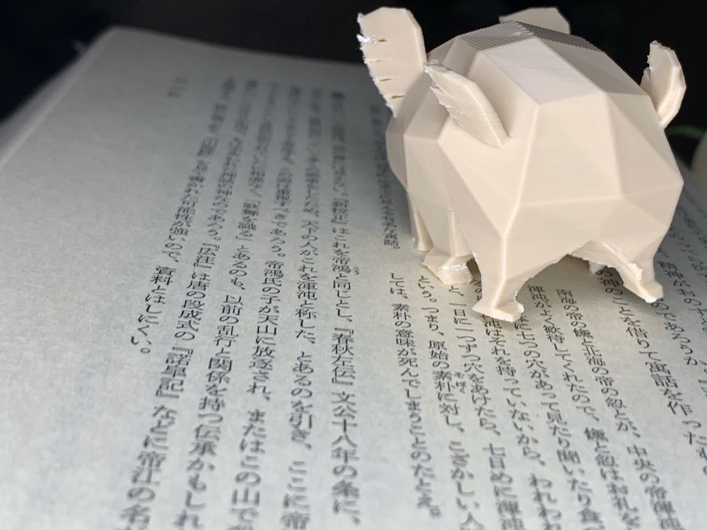 同じ立体物を別角度から捉えたもの。