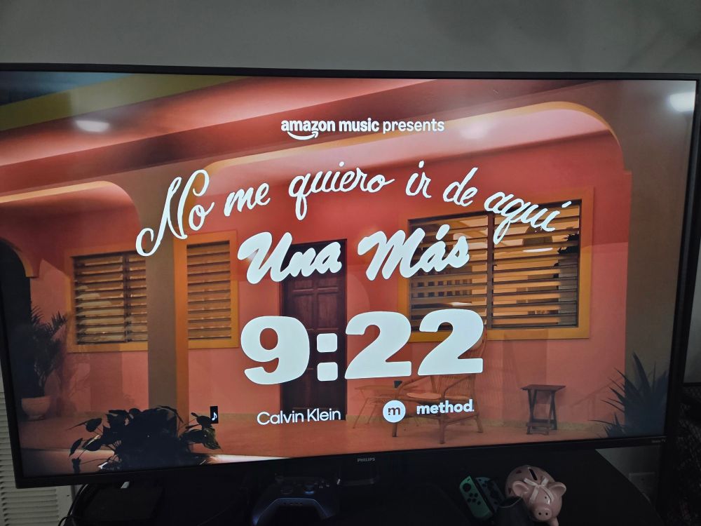 Photo of a TV screen showing a countdown timer and the words: 
Amazon music presents
No me quiero ir de aquí
Una Más