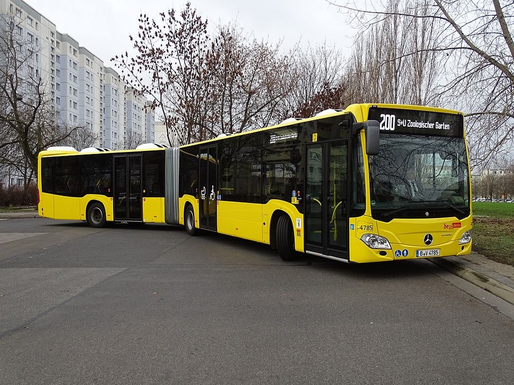 Wir einen Mercedes-Benz Gelenkbus Citaro C2 G der Berliner Verkehrbetriebe (BVG).