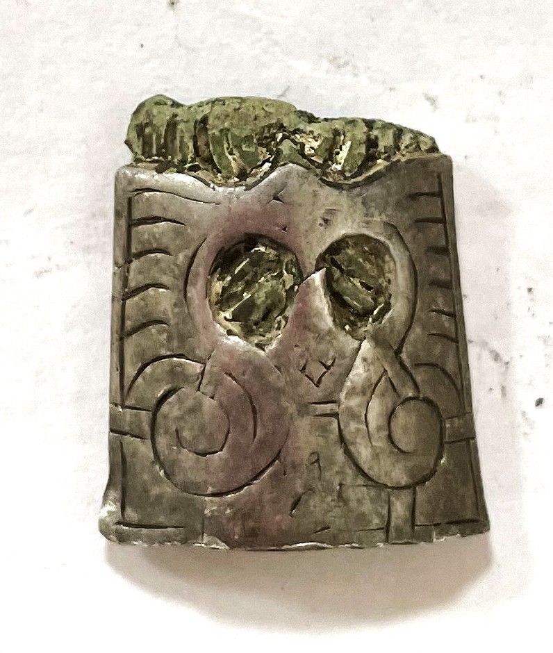 Fragment of a side - "corner post" - fitting from a Viking-period box brooch, found 2024 in a settlement deposit at Kärrmans in Kräklingbo parish.