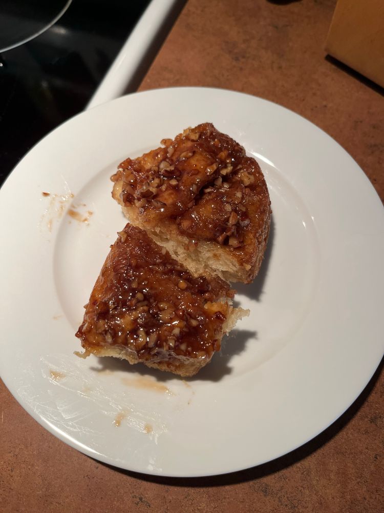 Caramel Rolls with Pecans 