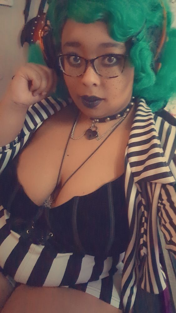 Nova selfie in (sort of) Beetlejuice cosplay 