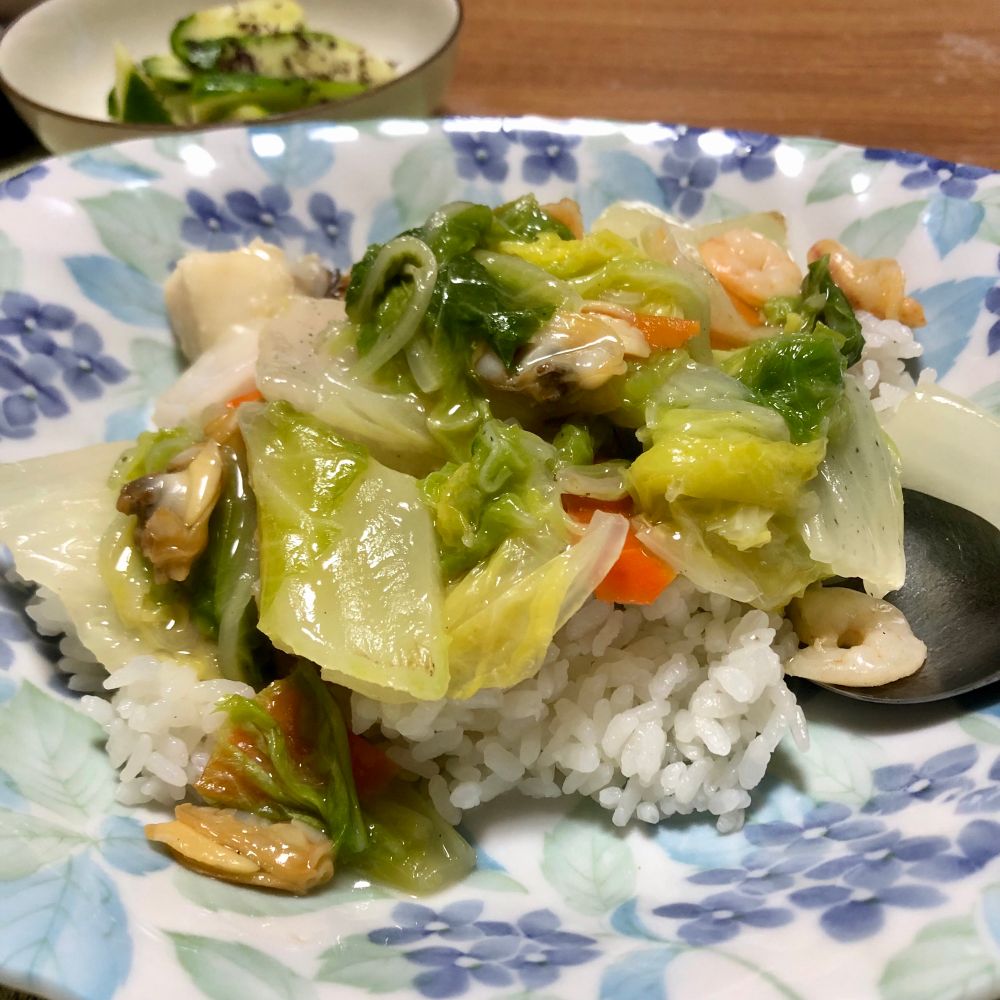夕飯の写真。中華風丼、きゅうり