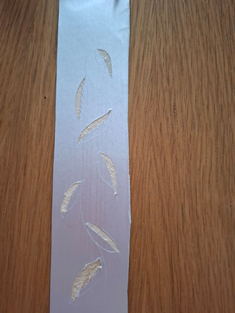 Etching of tetrapack with leaves and vine