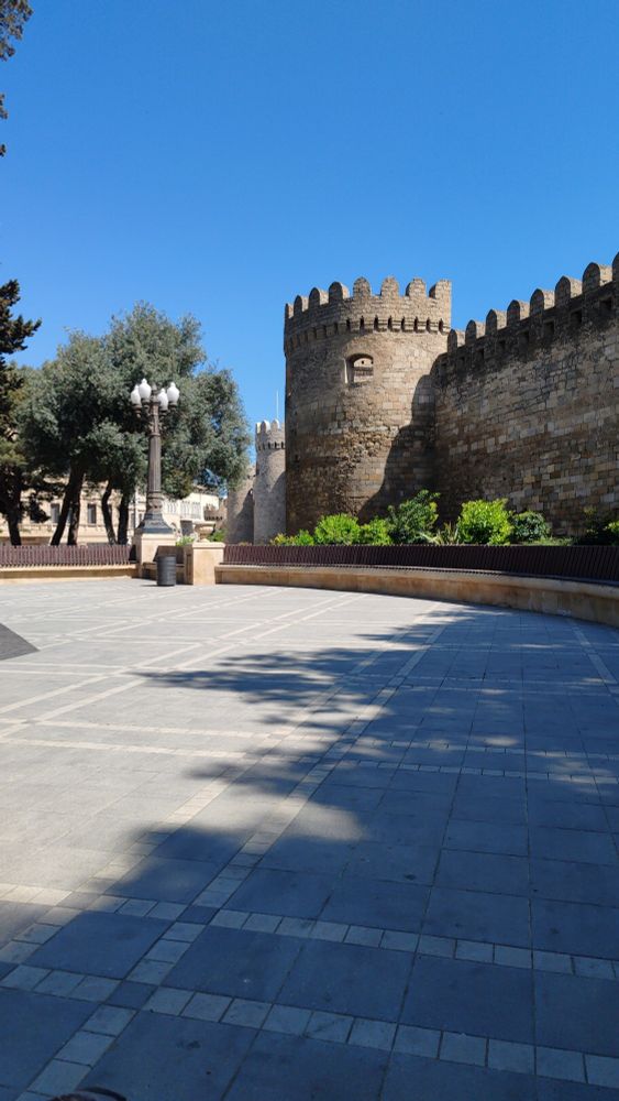 Крепостная стена в Баку