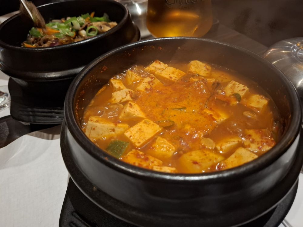 Hot Pot mit Tofu und Gemüse