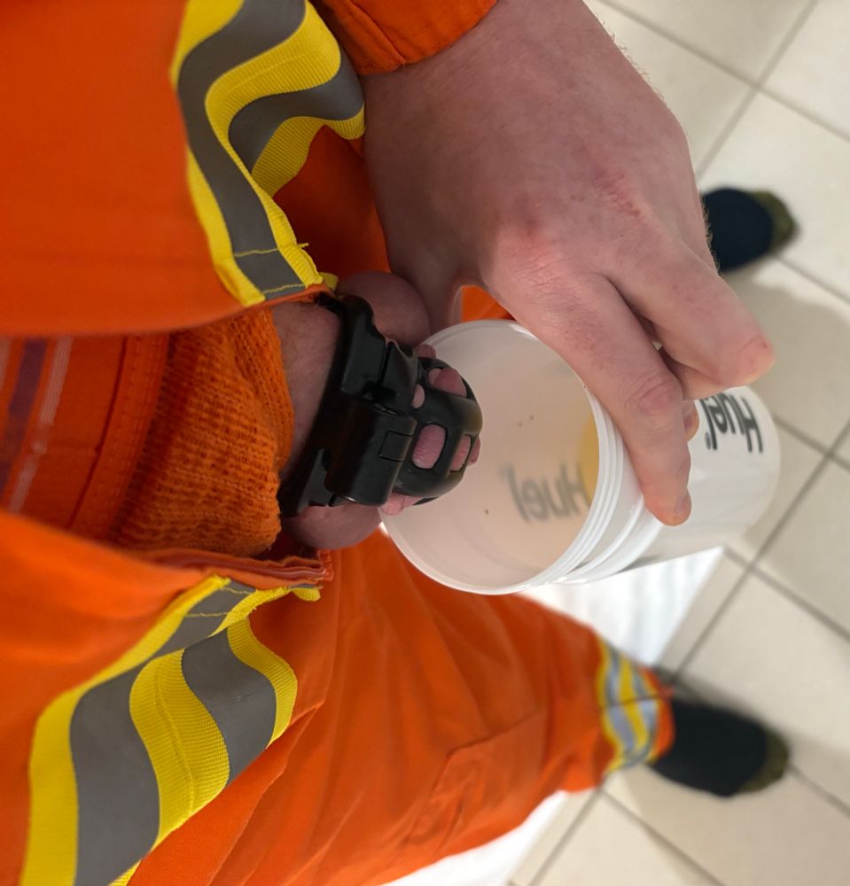 this wears a chastity cage while pissing into a Huel bottle, Sir.