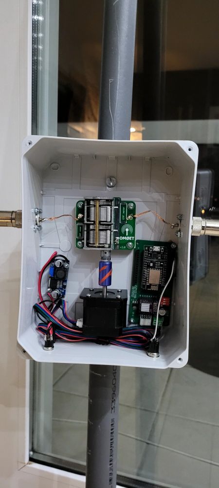 Loop antenna with motor and controler.