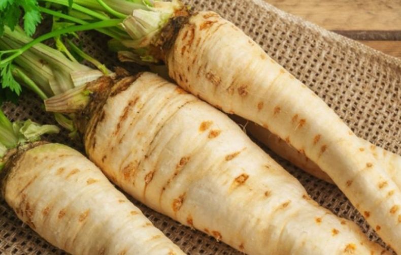 Three parsnips put next to each other